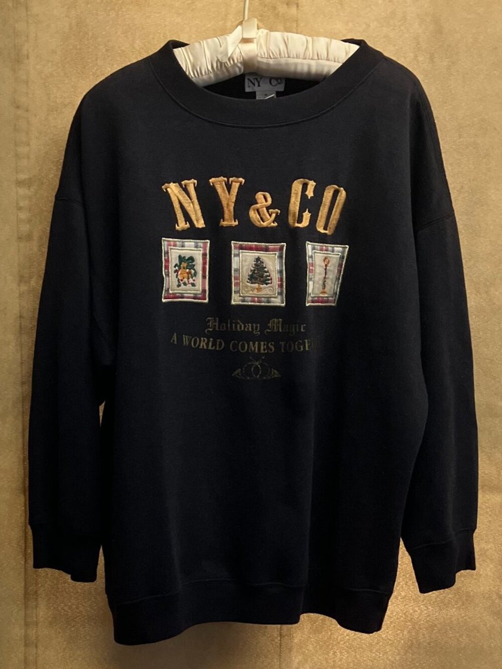 NY&Co Holiday Swetshirt